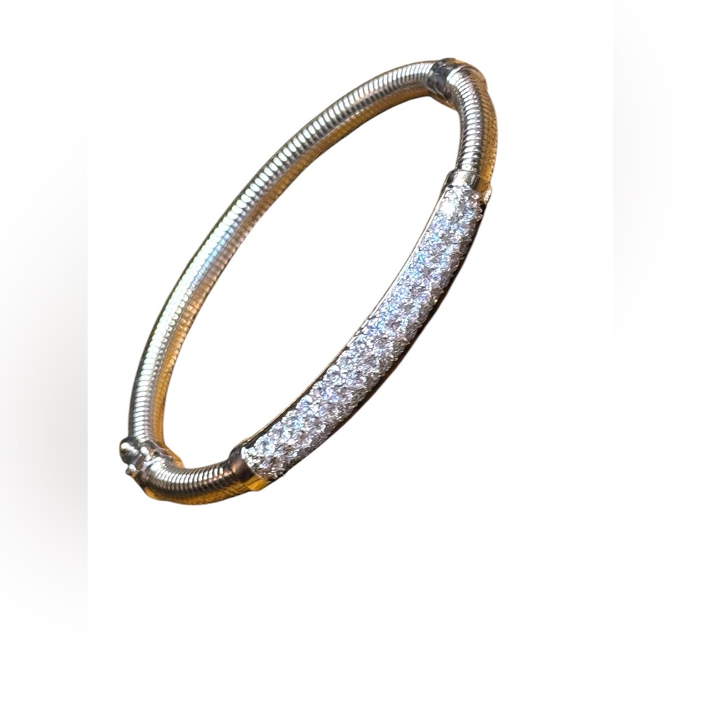 Elegant Sterling Silver 925 latched bangle Bracelet with CZ Accents Thailand